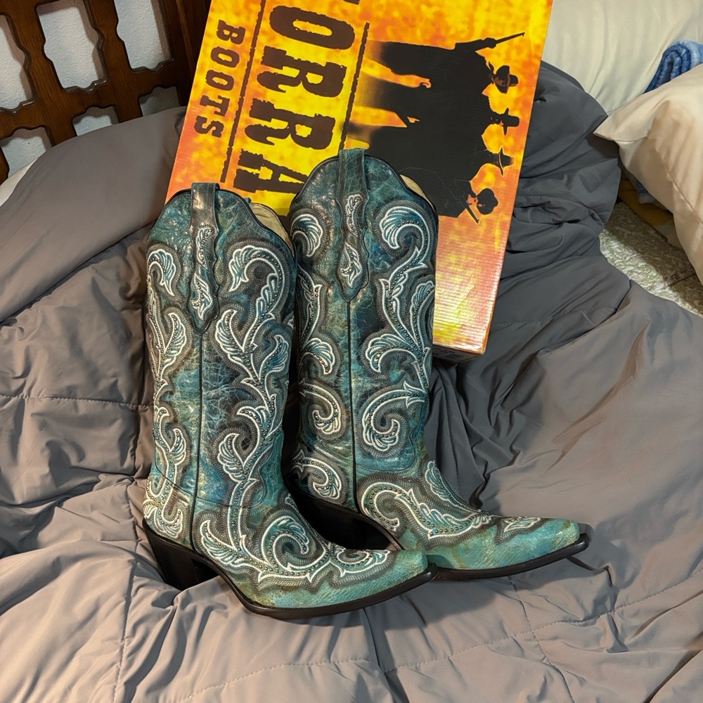 Corral Women's Turquoise Embroidery and Studs Heeled Boots - Picture 9 of 11